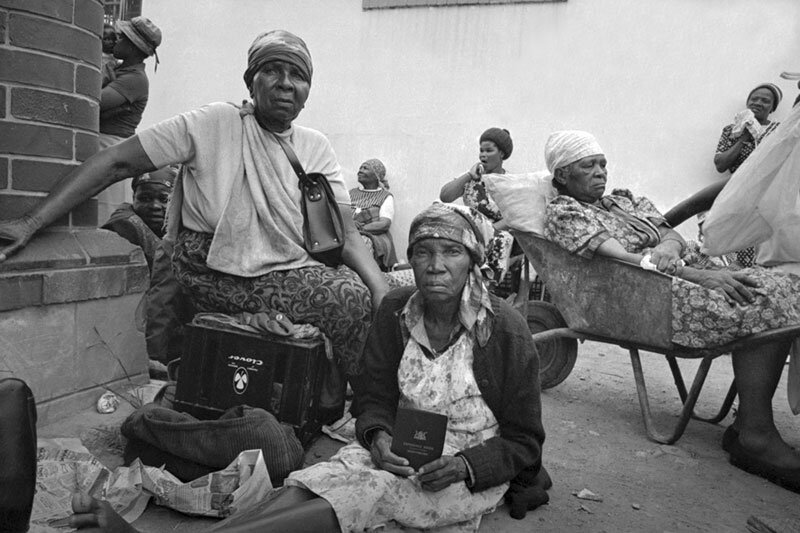 Pensioners. Mamba store, Amouti