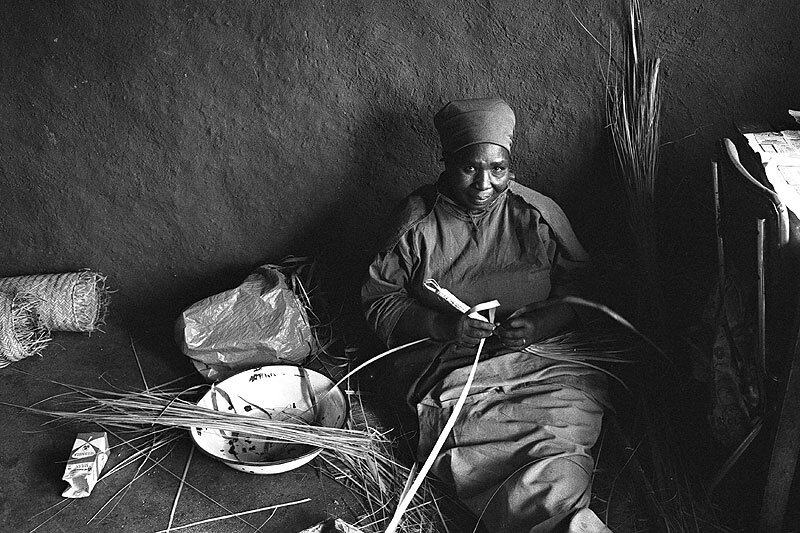 Weaving baskets. Amouti